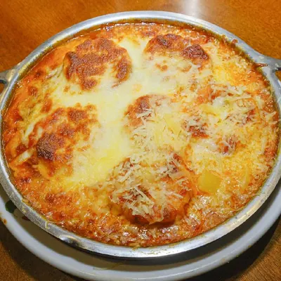Lasanha gratinada no forno